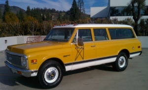 1972_Chevrolet_Suburban_For_Sale_Front_resize